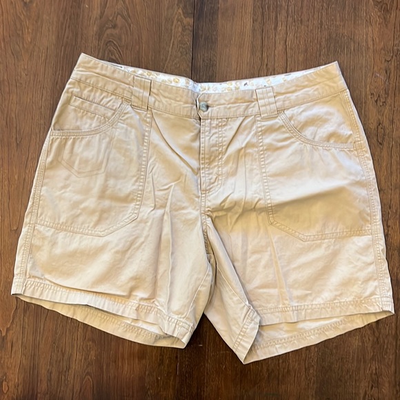 Columbia 5-Pocket 6” Inseam Shorts - Picture 1 of 4